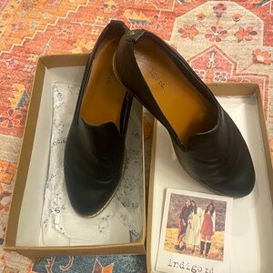 Indigo rd size 8 black slip on flats.